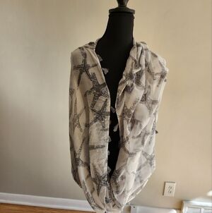 Do everything in love Starfish Patterned Scarf